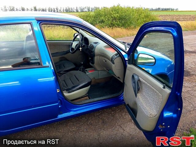 Синий ВАЗ Kalina, объемом двигателя 1.6 л и пробегом 95 тыс. км за 2000 $, фото 7 на Automoto.ua