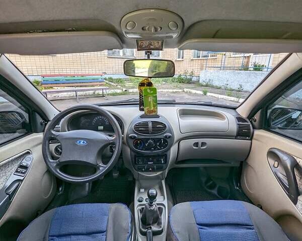 Синій ВАЗ Калина, об'ємом двигуна 1.6 л та пробігом 100 тис. км за 2399 $, фото 8 на Automoto.ua