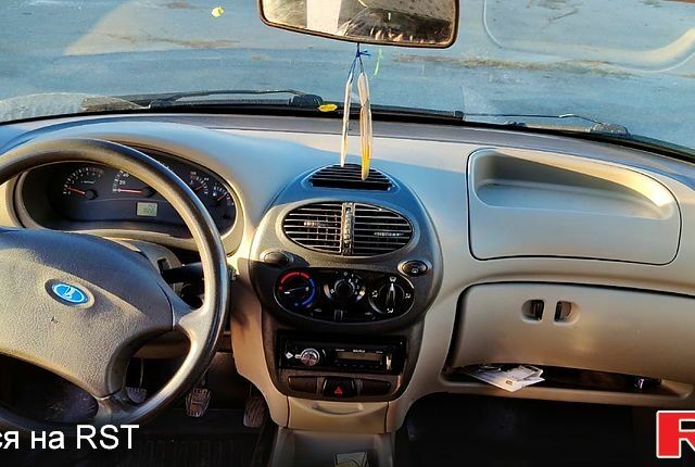 Синий ВАЗ Kalina, объемом двигателя 1.6 л и пробегом 136 тыс. км за 2300 $, фото 4 на Automoto.ua