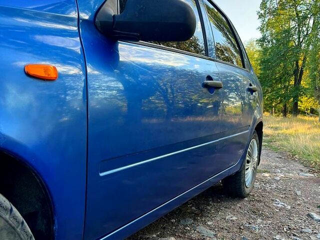 Синий ВАЗ Kalina, объемом двигателя 1.6 л и пробегом 300 тыс. км за 2350 $, фото 2 на Automoto.ua