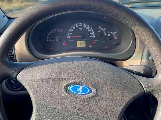 Синий ВАЗ Kalina, объемом двигателя 1.6 л и пробегом 190 тыс. км за 2200 $, фото 4 на Automoto.ua