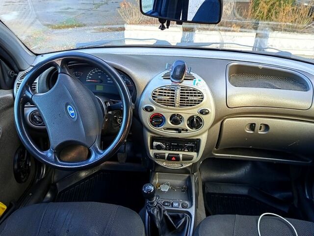 Синий ВАЗ Kalina, объемом двигателя 1.6 л и пробегом 175 тыс. км за 1600 $, фото 5 на Automoto.ua