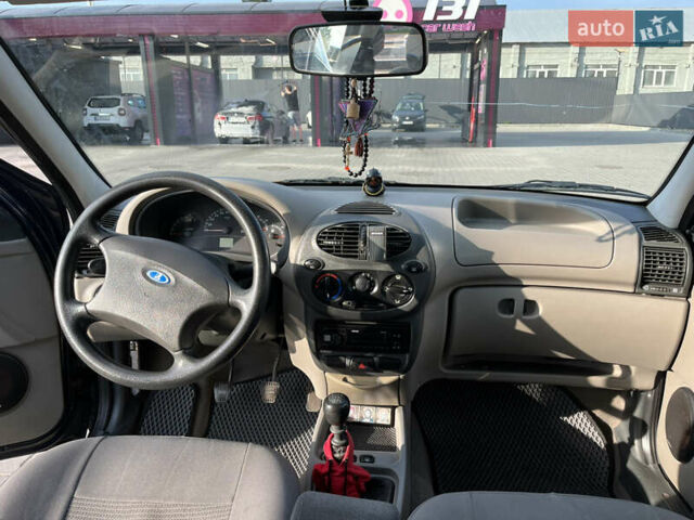 Синий ВАЗ Калина, объемом двигателя 1.6 л и пробегом 111 тыс. км за 1700 $, фото 1 на Automoto.ua