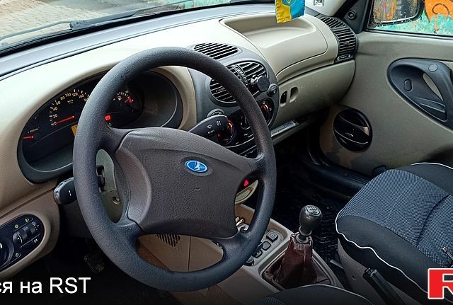 Синий ВАЗ Kalina, объемом двигателя 1.6 л и пробегом 170 тыс. км за 2400 $, фото 5 на Automoto.ua