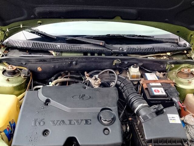 Зеленый ВАЗ Kalina, объемом двигателя 1.4 л и пробегом 315 тыс. км за 2250 $, фото 9 на Automoto.ua