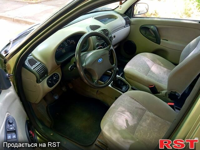 Зеленый ВАЗ Kalina, объемом двигателя 1.4 л и пробегом 201 тыс. км за 1500 $, фото 5 на Automoto.ua