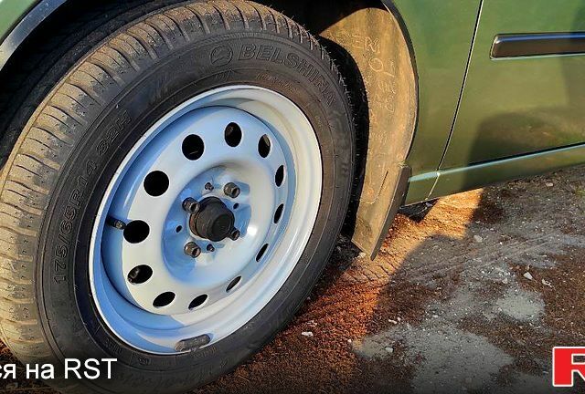 Зеленый ВАЗ Kalina, объемом двигателя 1.4 л и пробегом 84 тыс. км за 2890 $, фото 2 на Automoto.ua