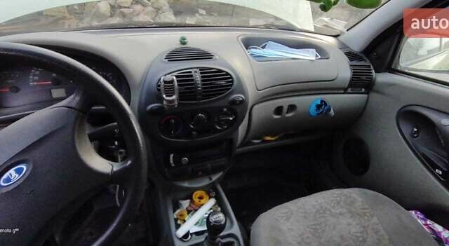 Зеленый ВАЗ Калина, объемом двигателя 1.6 л и пробегом 257 тыс. км за 2000 $, фото 6 на Automoto.ua