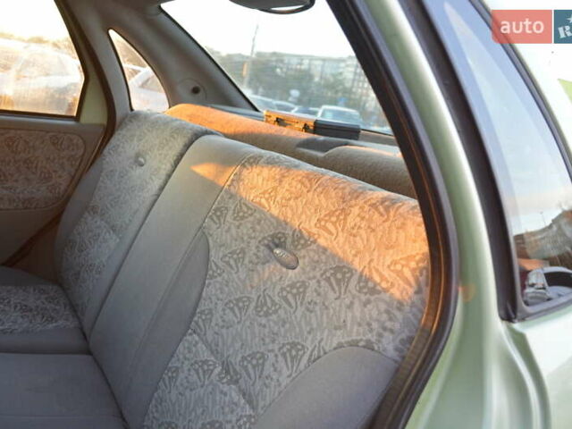 Зеленый ВАЗ Калина, объемом двигателя 1.6 л и пробегом 271 тыс. км за 2800 $, фото 8 на Automoto.ua