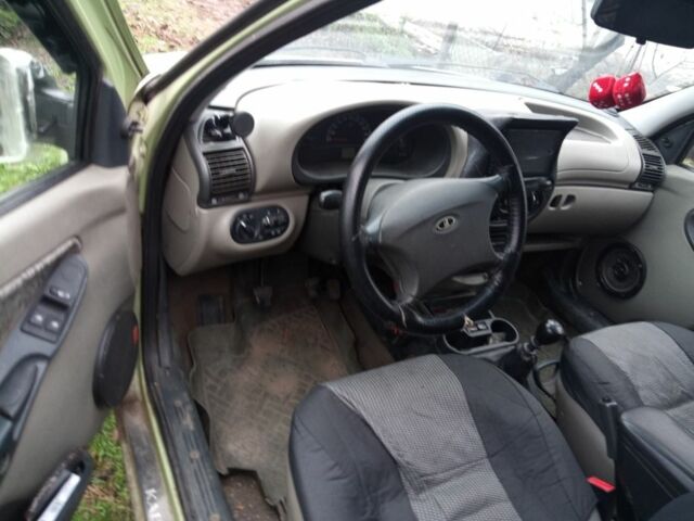 Зеленый ВАЗ Калина, объемом двигателя 1.6 л и пробегом 170 тыс. км за 1600 $, фото 4 на Automoto.ua