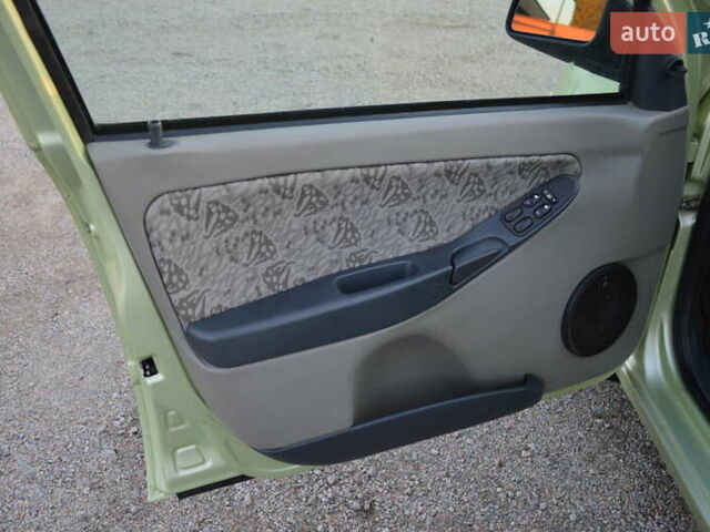 Зеленый ВАЗ Калина, объемом двигателя 1.6 л и пробегом 271 тыс. км за 2800 $, фото 4 на Automoto.ua