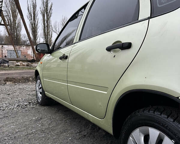 Зеленый ВАЗ Калина, объемом двигателя 1.6 л и пробегом 239 тыс. км за 1350 $, фото 9 на Automoto.ua