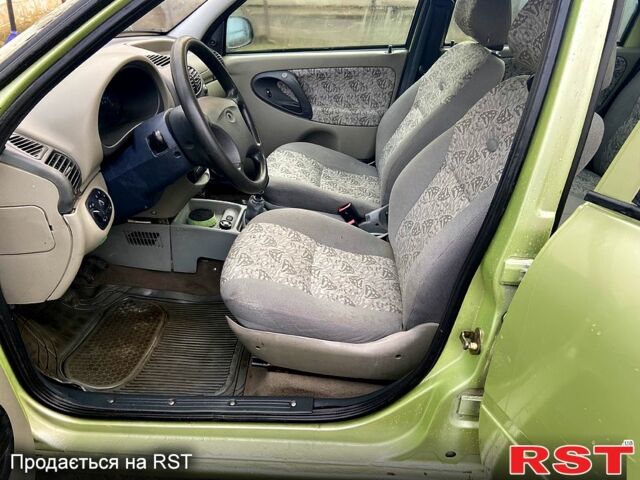 Зелений ВАЗ Kalina, об'ємом двигуна 1.6 л та пробігом 88 тис. км за 2200 $, фото 4 на Automoto.ua