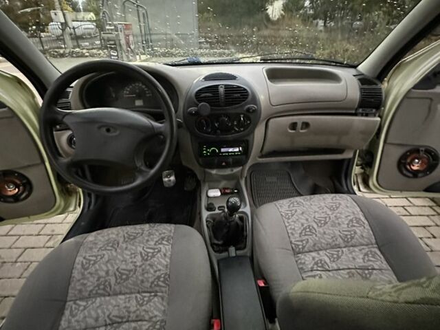 Зелений ВАЗ Калина, об'ємом двигуна 1.5 л та пробігом 200 тис. км за 1260 $, фото 5 на Automoto.ua