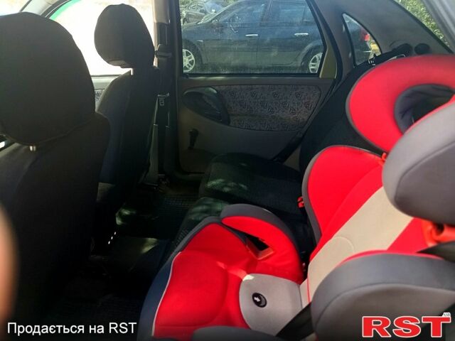 Зеленый ВАЗ Калина, объемом двигателя 1.6 л и пробегом 202 тыс. км за 2300 $, фото 4 на Automoto.ua