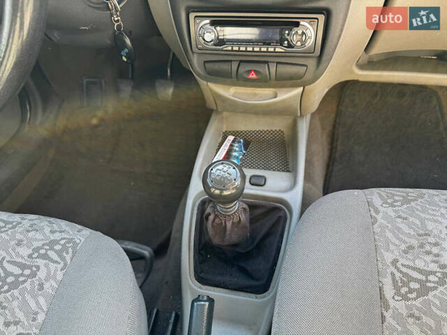 Зеленый ВАЗ Калина, объемом двигателя 1.6 л и пробегом 150 тыс. км за 1699 $, фото 12 на Automoto.ua