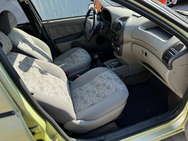 Зелений ВАЗ Калина, об'ємом двигуна 1.6 л та пробігом 150 тис. км за 1699 $, фото 11 на Automoto.ua