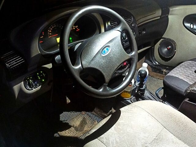 Зеленый ВАЗ Kalina, объемом двигателя 1.6 л и пробегом 170 тыс. км за 1650 $, фото 3 на Automoto.ua