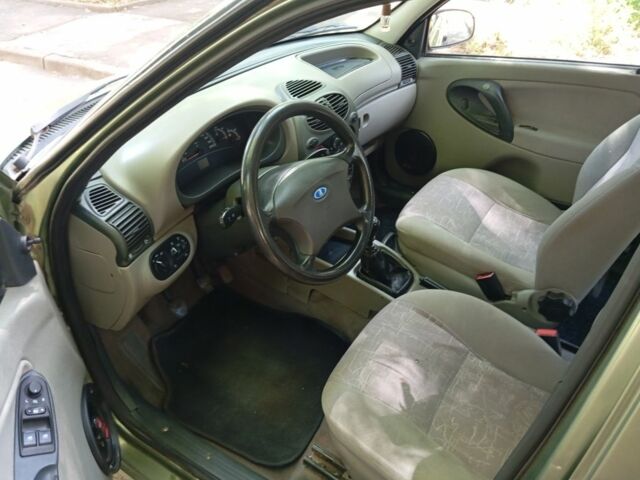 Зеленый ВАЗ Калина, объемом двигателя 1.4 л и пробегом 201 тыс. км за 1500 $, фото 5 на Automoto.ua