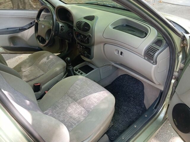 Зеленый ВАЗ Калина, объемом двигателя 1.4 л и пробегом 201 тыс. км за 1500 $, фото 7 на Automoto.ua