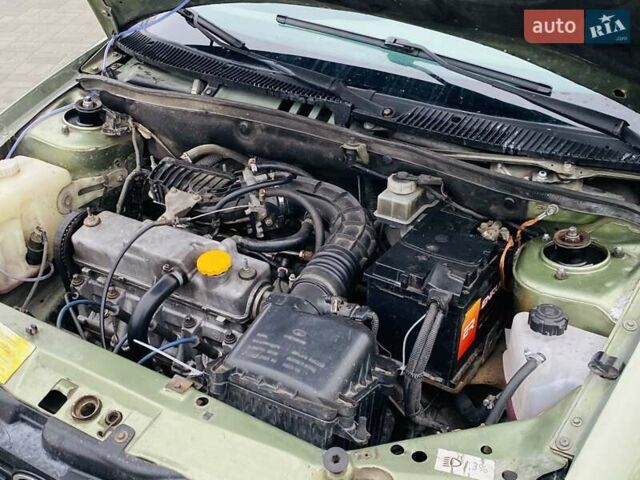 Зеленый ВАЗ Калина, объемом двигателя 1.6 л и пробегом 171 тыс. км за 1750 $, фото 8 на Automoto.ua