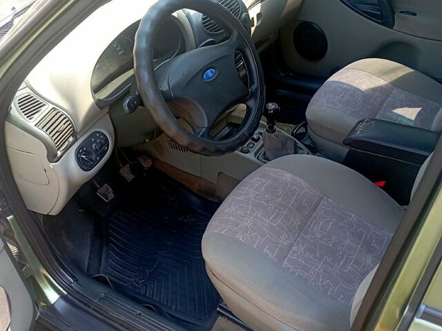 Зеленый ВАЗ Kalina, объемом двигателя 1.6 л и пробегом 200 тыс. км за 2200 $, фото 3 на Automoto.ua