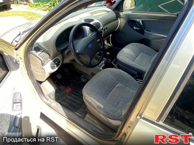 Зеленый ВАЗ Kalina, объемом двигателя 1.6 л и пробегом 102 тыс. км за 1999 $, фото 6 на Automoto.ua