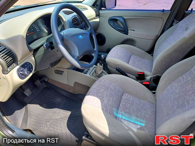 Зеленый ВАЗ Kalina, объемом двигателя 1.4 л и пробегом 180 тыс. км за 2700 $, фото 7 на Automoto.ua