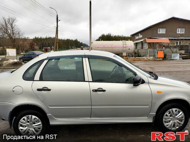 Сірий ВАЗ Lada Kalina, об'ємом двигуна 1.6 л та пробігом 228 тис. км за 2500 $, фото 1 на Automoto.ua