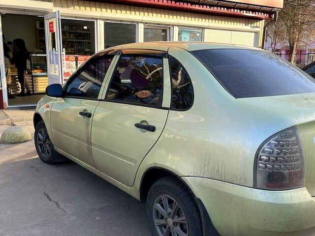 Зелений ВАЗ Lada Kalina, об'ємом двигуна 1.6 л та пробігом 1 тис. км за 2200 $, фото 1 на Automoto.ua