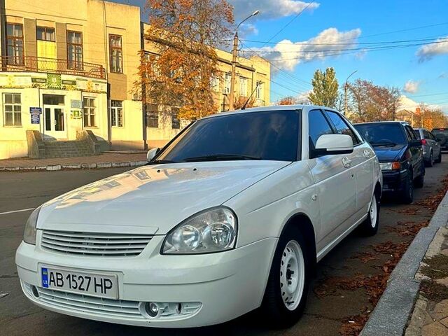 Белый ВАЗ Lada Priora, объемом двигателя 1.6 л и пробегом 120 тыс. км за 4200 $, фото 4 на Automoto.ua