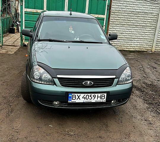 Серый ВАЗ Lada Priora, объемом двигателя 1.6 л и пробегом 100 тыс. км за 3600 $, фото 2 на Automoto.ua