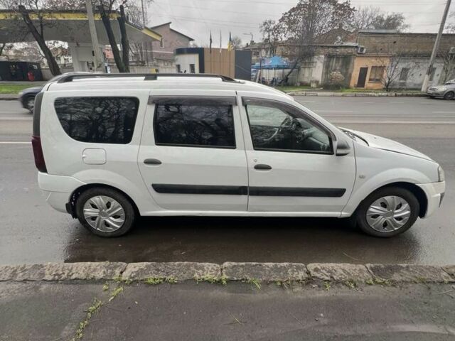 Білий ВАЗ Largus, об'ємом двигуна 1.6 л та пробігом 361 тис. км за 3900 $, фото 1 на Automoto.ua