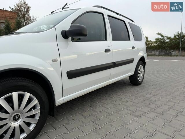 Білий ВАЗ Largus, об'ємом двигуна 1.6 л та пробігом 182 тис. км за 4350 $, фото 25 на Automoto.ua