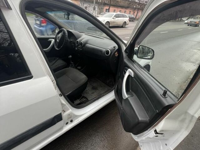 Білий ВАЗ Largus, об'ємом двигуна 1.6 л та пробігом 361 тис. км за 3900 $, фото 4 на Automoto.ua