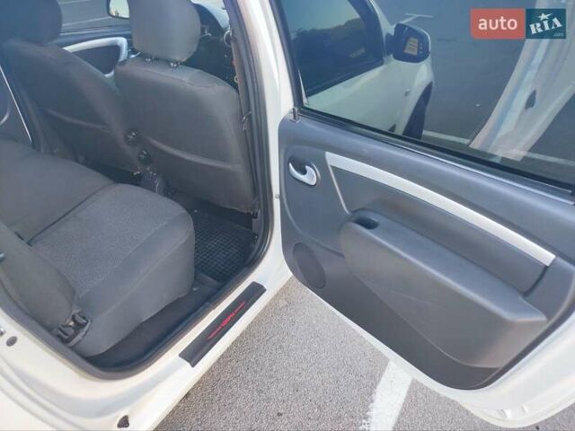 Білий ВАЗ Largus, об'ємом двигуна 1.6 л та пробігом 192 тис. км за 7700 $, фото 13 на Automoto.ua