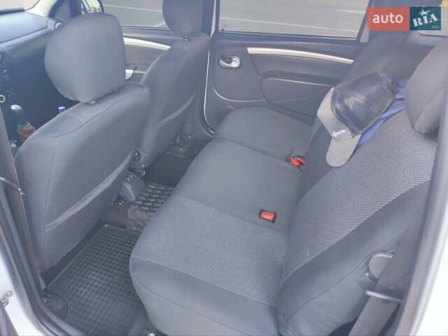 Білий ВАЗ Largus, об'ємом двигуна 1.6 л та пробігом 192 тис. км за 7700 $, фото 11 на Automoto.ua