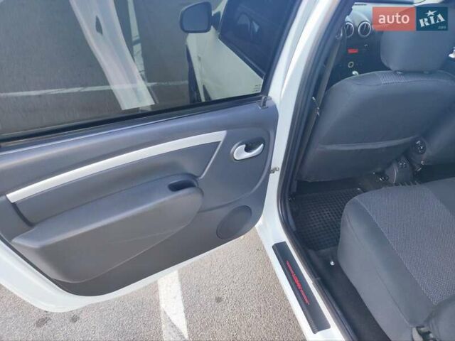 Білий ВАЗ Largus, об'ємом двигуна 1.6 л та пробігом 192 тис. км за 7700 $, фото 12 на Automoto.ua