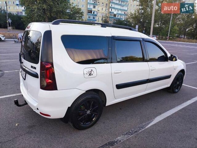Білий ВАЗ Largus, об'ємом двигуна 1.6 л та пробігом 192 тис. км за 7700 $, фото 7 на Automoto.ua