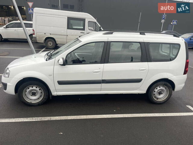 Білий ВАЗ Largus, об'ємом двигуна 1.6 л та пробігом 41 тис. км за 9900 $, фото 2 на Automoto.ua