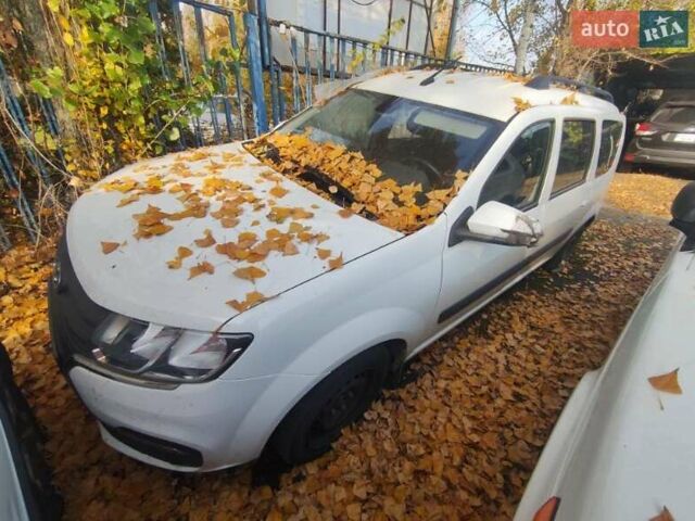 Белый ВАЗ Largus, объемом двигателя 1.6 л и пробегом 50 тыс. км за 4500 $, фото 1 на Automoto.ua