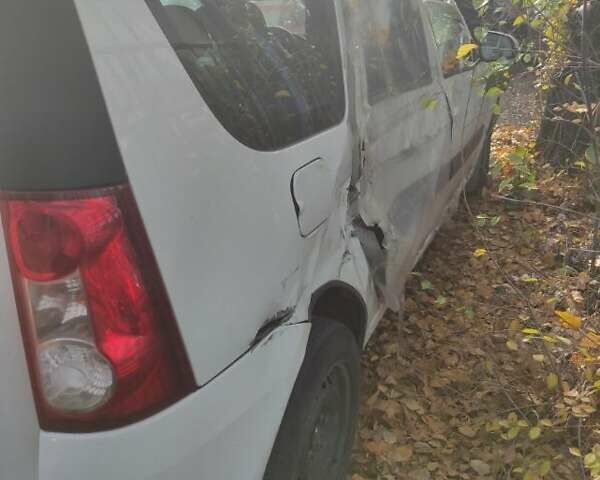 Белый ВАЗ Largus, объемом двигателя 1.6 л и пробегом 50 тыс. км за 4500 $, фото 2 на Automoto.ua