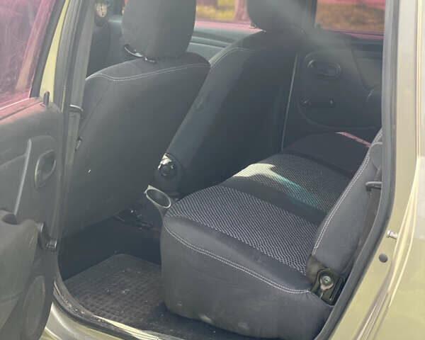 Бежевий ВАЗ Largus, об'ємом двигуна 1.6 л та пробігом 335 тис. км за 4999 $, фото 5 на Automoto.ua