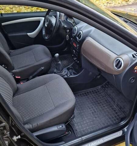 Черный ВАЗ Largus, объемом двигателя 1.6 л и пробегом 230 тыс. км за 5750 $, фото 5 на Automoto.ua