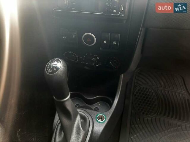 Чорний ВАЗ Largus, об'ємом двигуна 1.6 л та пробігом 166 тис. км за 3800 $, фото 2 на Automoto.ua