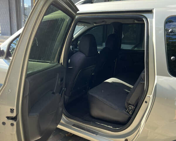 Серый ВАЗ Largus, объемом двигателя 1.6 л и пробегом 305 тыс. км за 3700 $, фото 12 на Automoto.ua