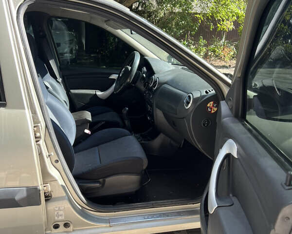 Серый ВАЗ Largus, объемом двигателя 1.6 л и пробегом 305 тыс. км за 3700 $, фото 9 на Automoto.ua