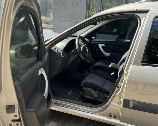 Серый ВАЗ Largus, объемом двигателя 1.6 л и пробегом 305 тыс. км за 3700 $, фото 7 на Automoto.ua