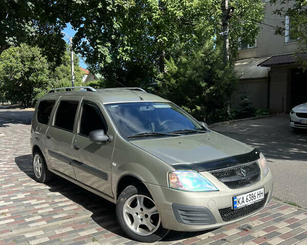 Серый ВАЗ Largus, объемом двигателя 1.6 л и пробегом 305 тыс. км за 3700 $, фото 2 на Automoto.ua