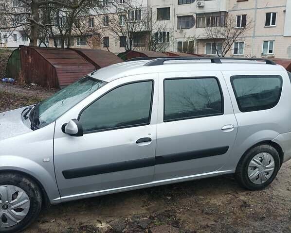 Сірий ВАЗ Largus, об'ємом двигуна 1.6 л та пробігом 220 тис. км за 5300 $, фото 3 на Automoto.ua